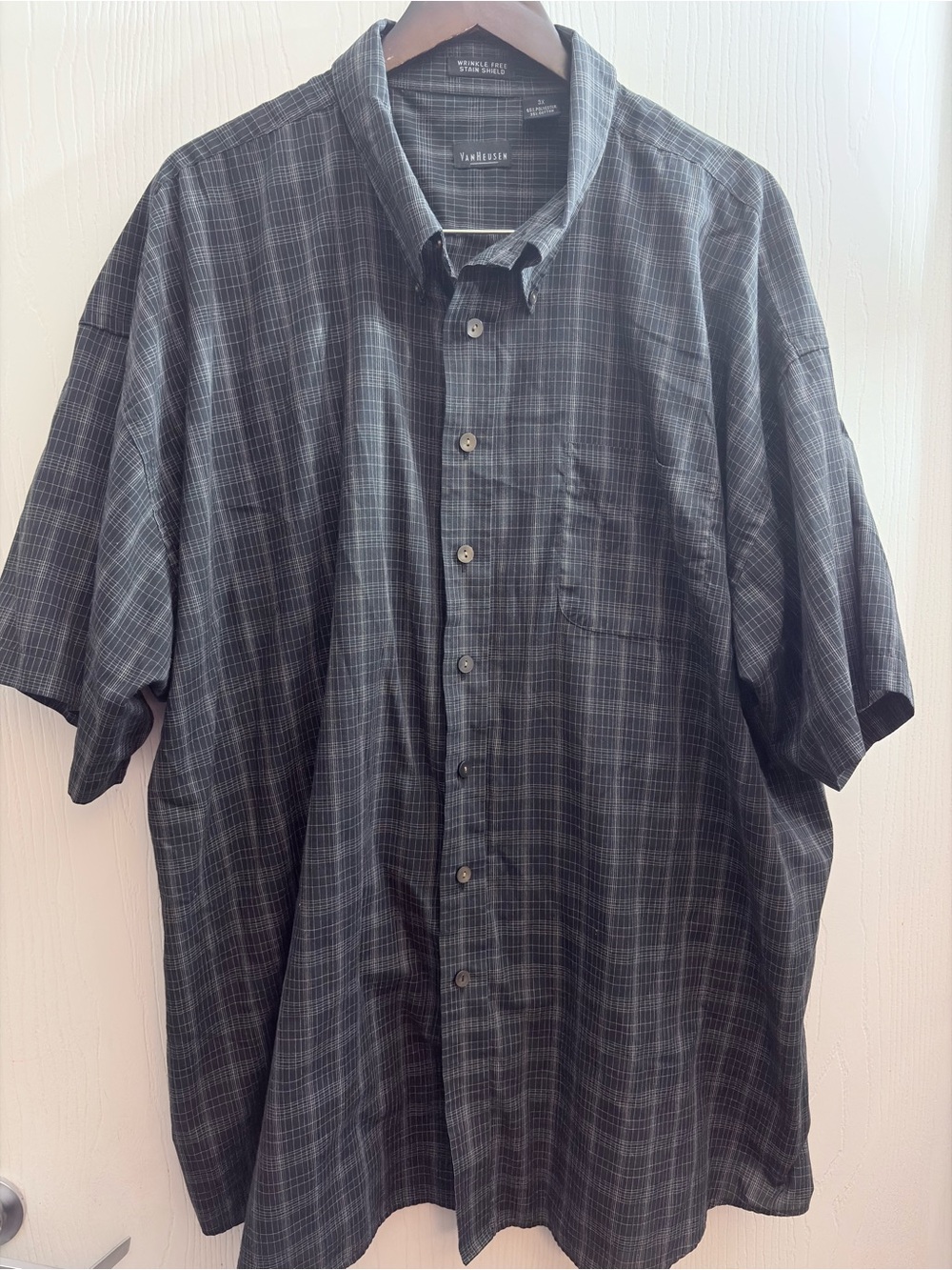 🔥🏷️Van Heusen Men’s Short Sleeve Plaid Button-Down Shirt - Black and Gray